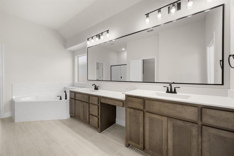 25_373 Paddle Boat- Primary Suite-3