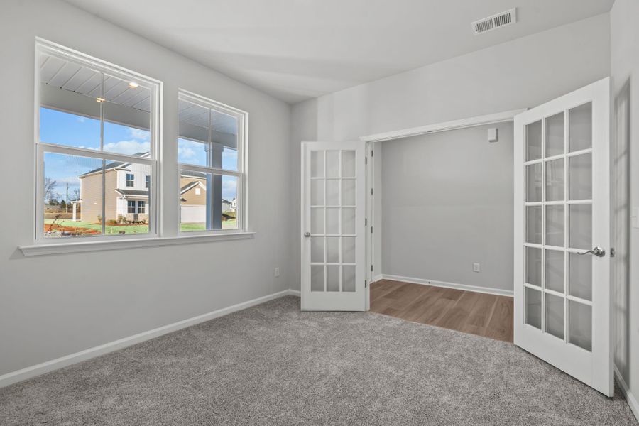 Spacious, unfurnished interior of a new home in Fox Hollow, Spartanburg (Image 19).