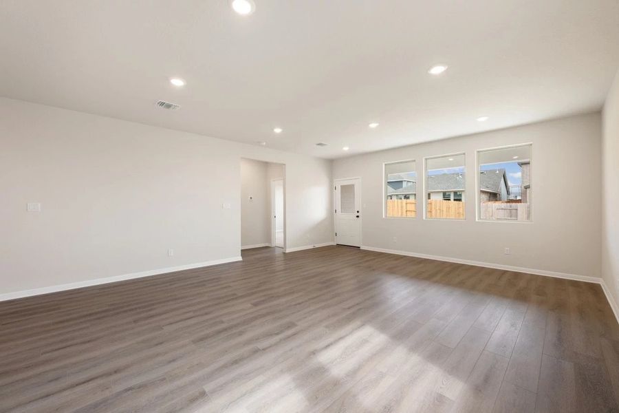 Spacious, unfurnished interior of a new home in Berry Creek Highlands, Georgetown (Image 26).