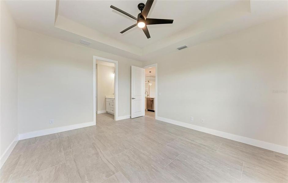 Spacious, unfurnished interior of a new home in , Venice (Image 33).