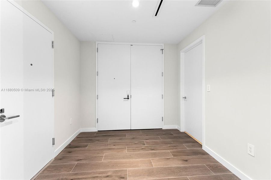 Spacious, unfurnished interior of a new home in , Pompano Beach (Image 69).