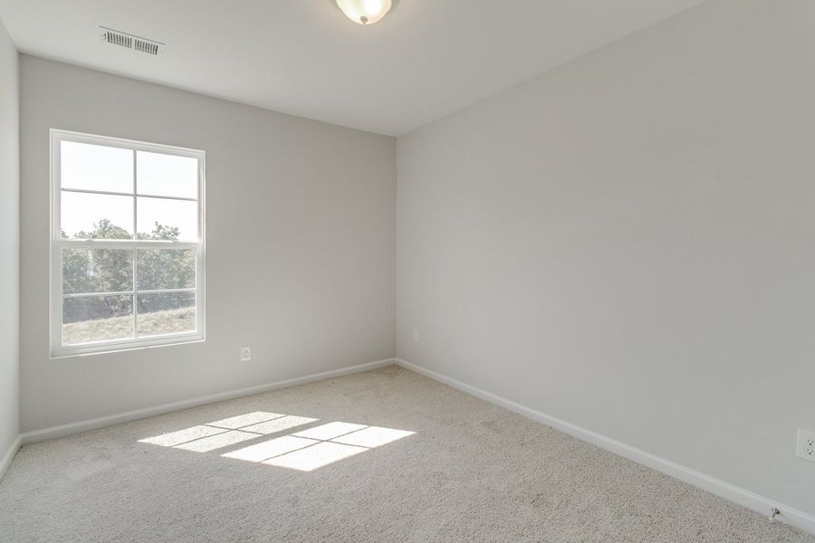 Spacious, unfurnished interior of a new home in Astoria, Columbia (Image 24).