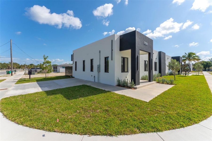 Exterior details and patio area of a home in , Miami (Image 2).