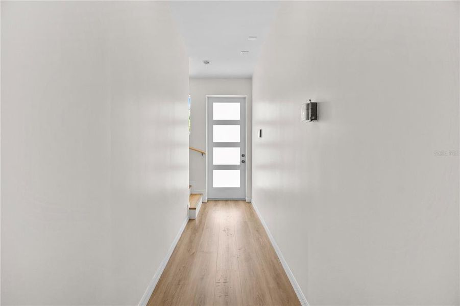 Spacious, unfurnished interior of a new home in , St. Petersburg (Image 20).