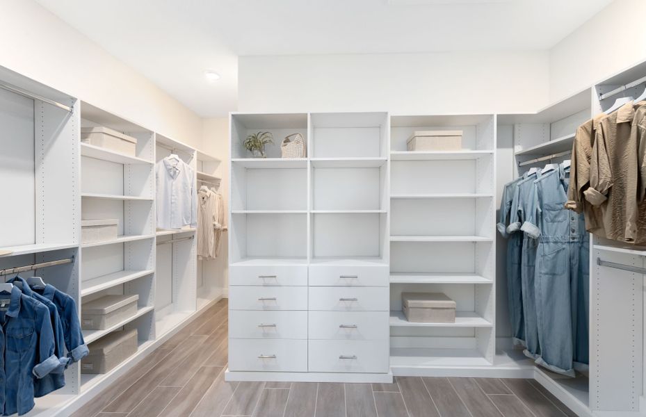 Representative furnished interior of a home built from the Mahogany Grand by Pulte Homes in Lakehaven Estates, Clermont (Image 13). Representative furnished interior of a home built from the Mahogany Grand by Pulte Homes in Lakehaven Estates, Clermont (Image 13).