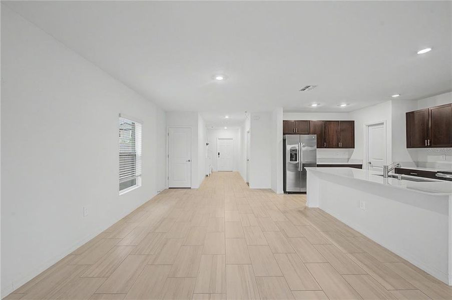 Spacious, unfurnished interior of a new home in Park East, Plant City (Image 18).