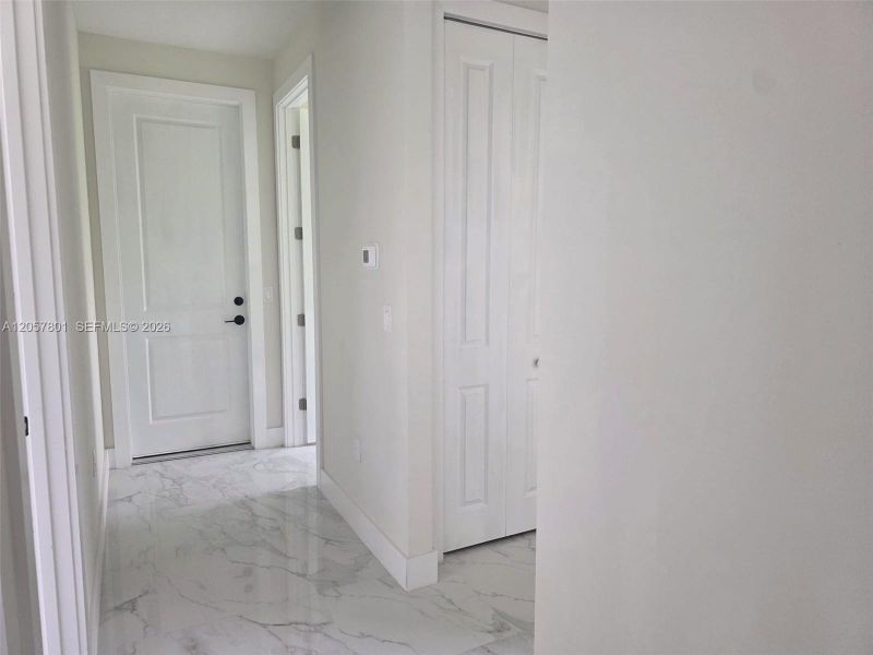 Spacious, unfurnished interior of a new home in , Fort Myers (Image 22).