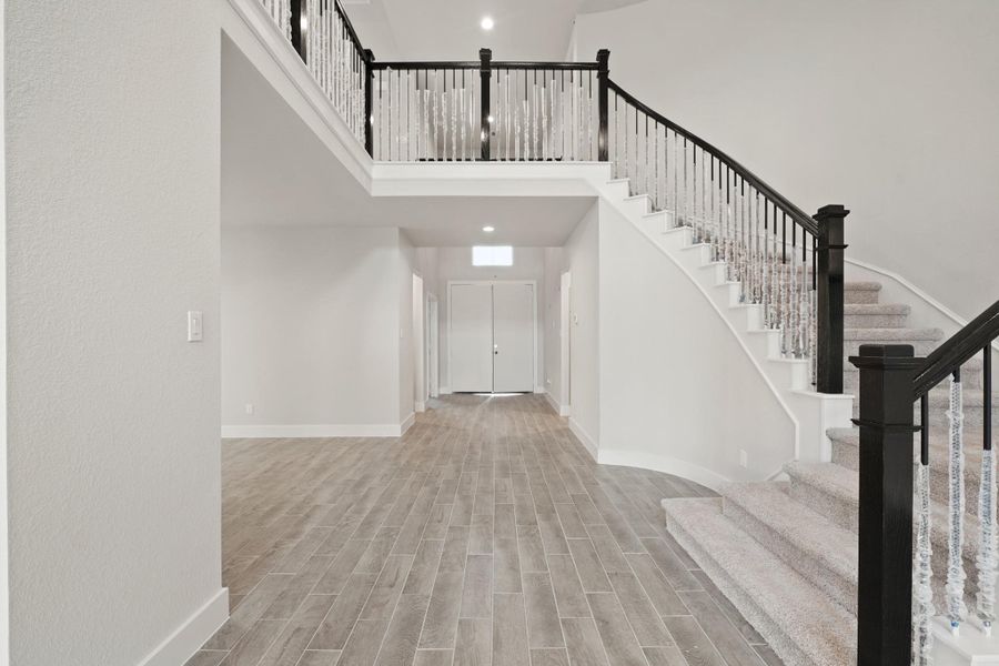 Spacious, unfurnished interior of a new home in Barton Creek Ranch, Conroe (Image 14). Spacious, unfurnished interior of a new home in Barton Creek Ranch, Conroe (Image 14).