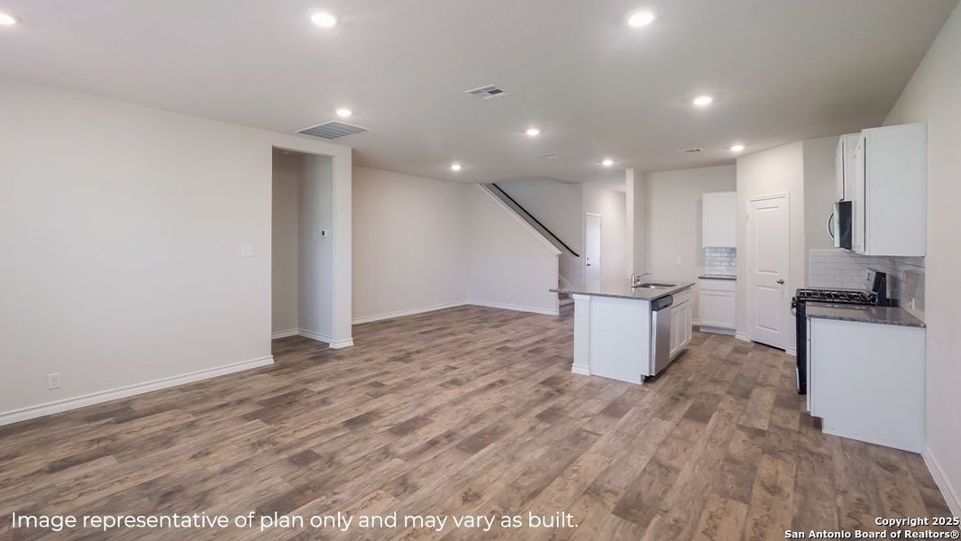 Spacious, unfurnished interior of a new home in Brookstone Creek, San Antonio (Image 16).