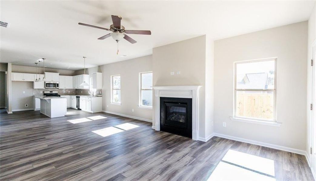 Spacious, unfurnished interior of a new home in Summerfield Place, Carrollton (Image 15).