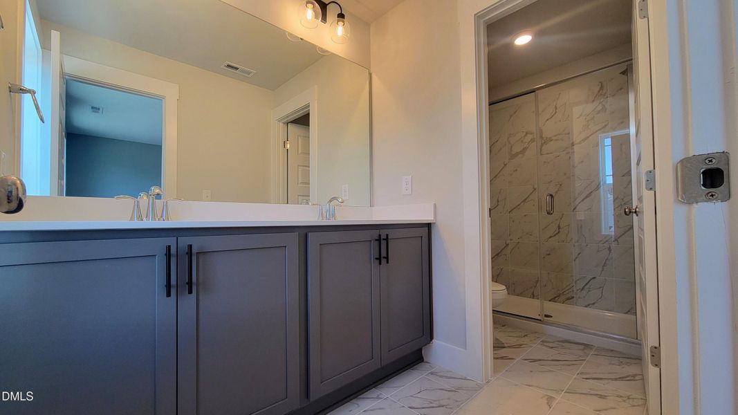 Main Bath - Yin & Yang Interior