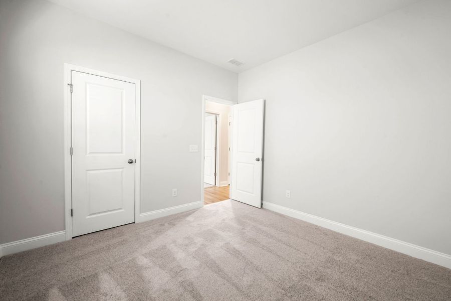 Spacious, unfurnished interior of a new home in Waterways, Richmond Hill (Image 22).