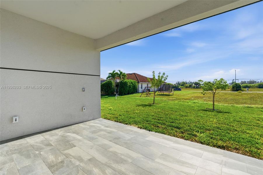 Exterior details and patio area of a home in , Cape Coral (Image 29).