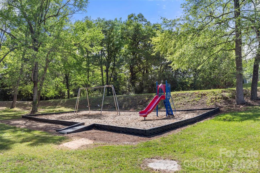Community amenities in , Lancaster (Image 29). Community amenities in , Lancaster (Image 29).
