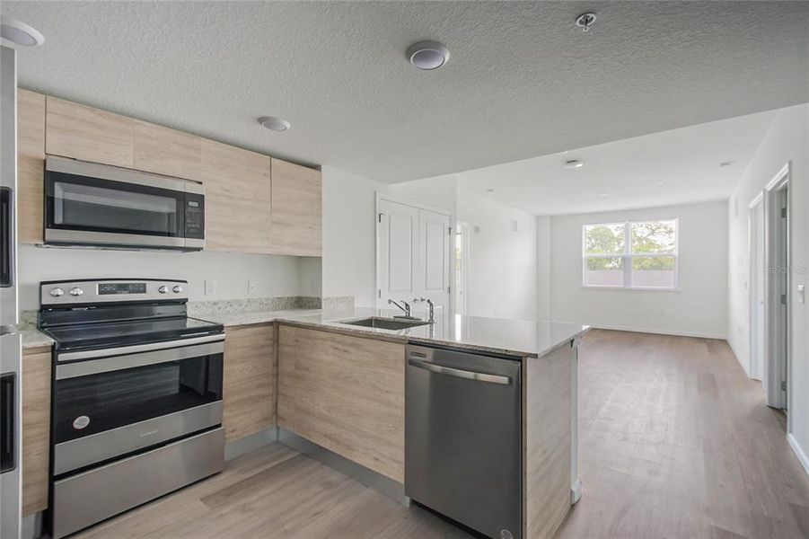 Furnished interior view inside a new home in , Orlando (Image 7).