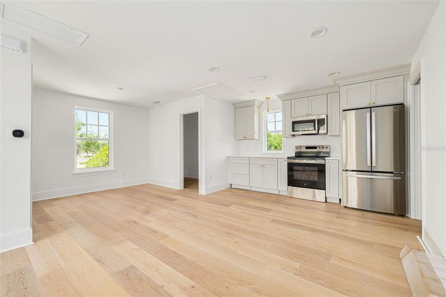 Spacious, unfurnished interior of a new home in , St. Petersburg (Image 32).