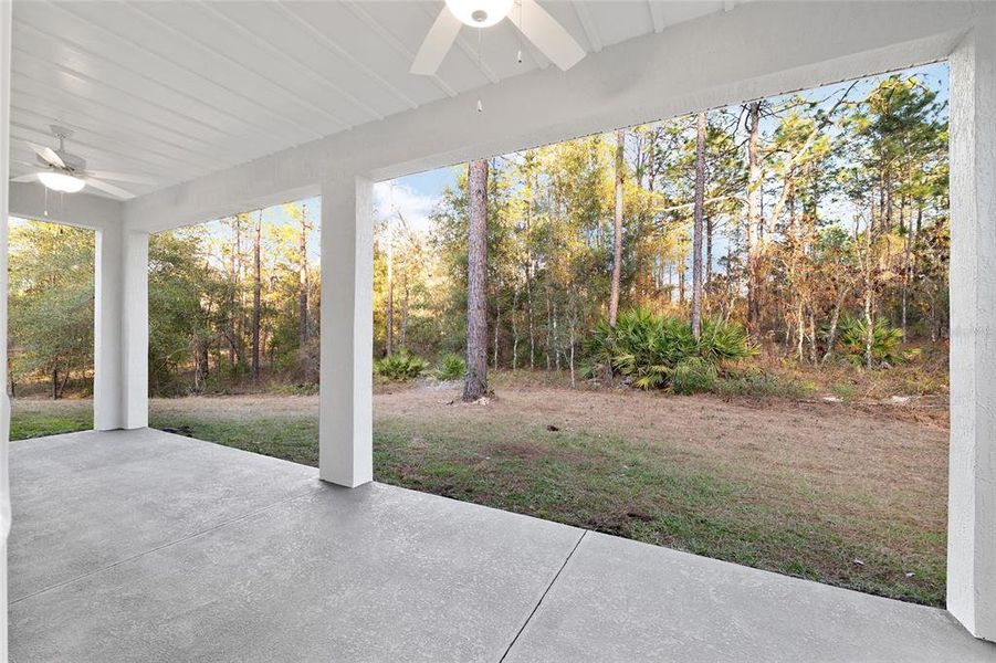 Exterior details and patio area of a home in , Dunnellon (Image 3).