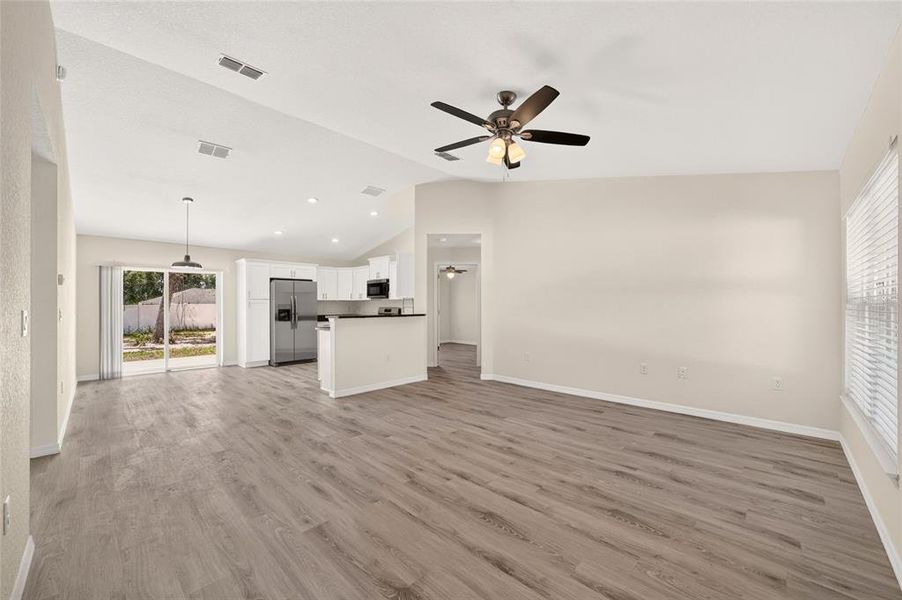 Spacious, unfurnished interior of a new home in , Ocala (Image 13).