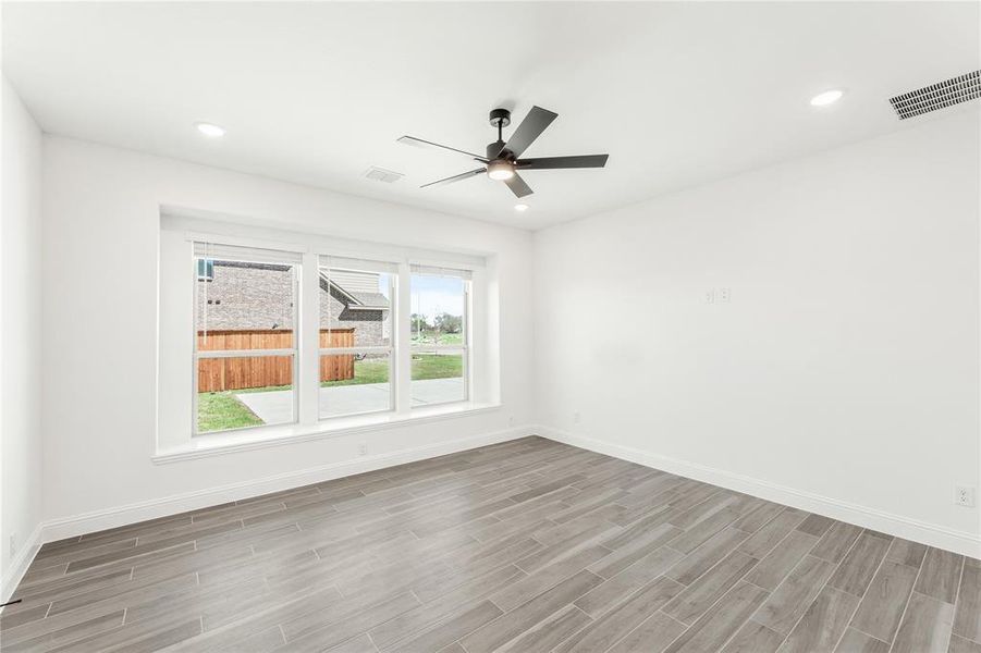Spacious, unfurnished interior of a new home in Glenbrook, Red Oak (Image 27).