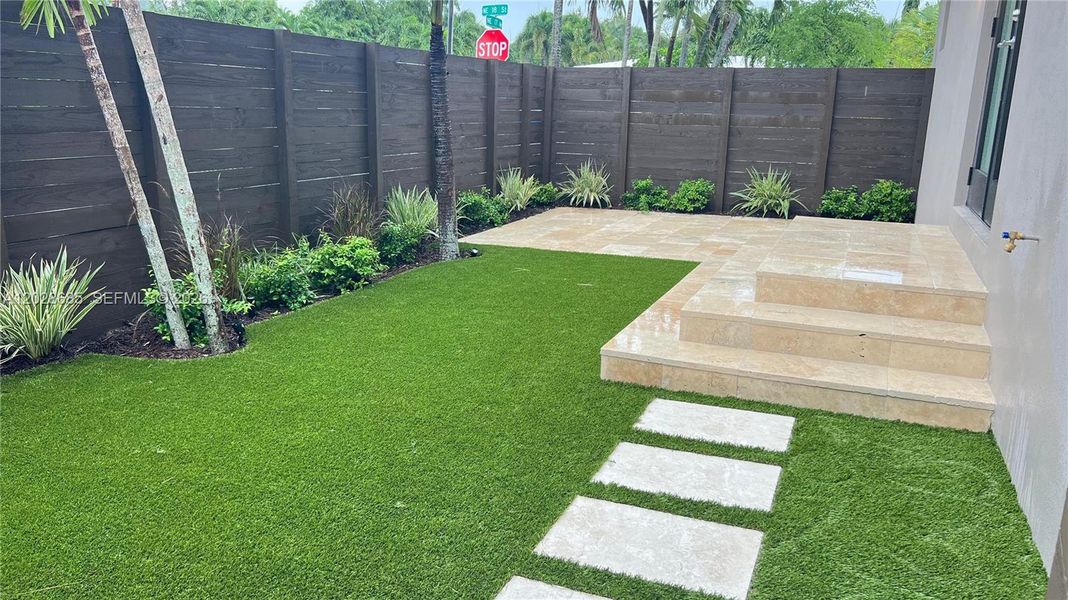 Exterior details and patio area of a home in , Fort Lauderdale (Image 24).
