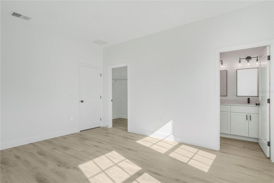 Spacious, unfurnished interior of a new home in , Ocala (Image 21).