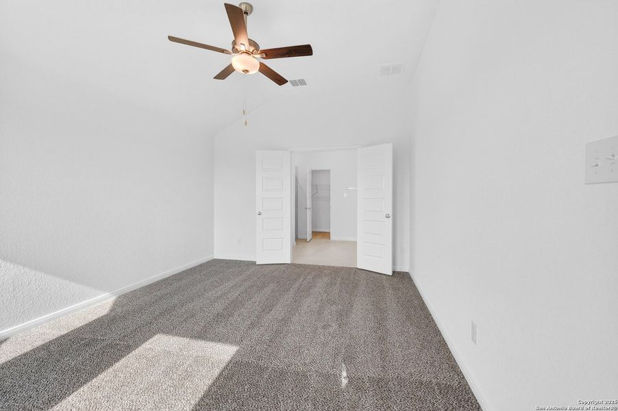 Spacious, unfurnished interior of a new home in Paloma Park, Converse (Image 27).