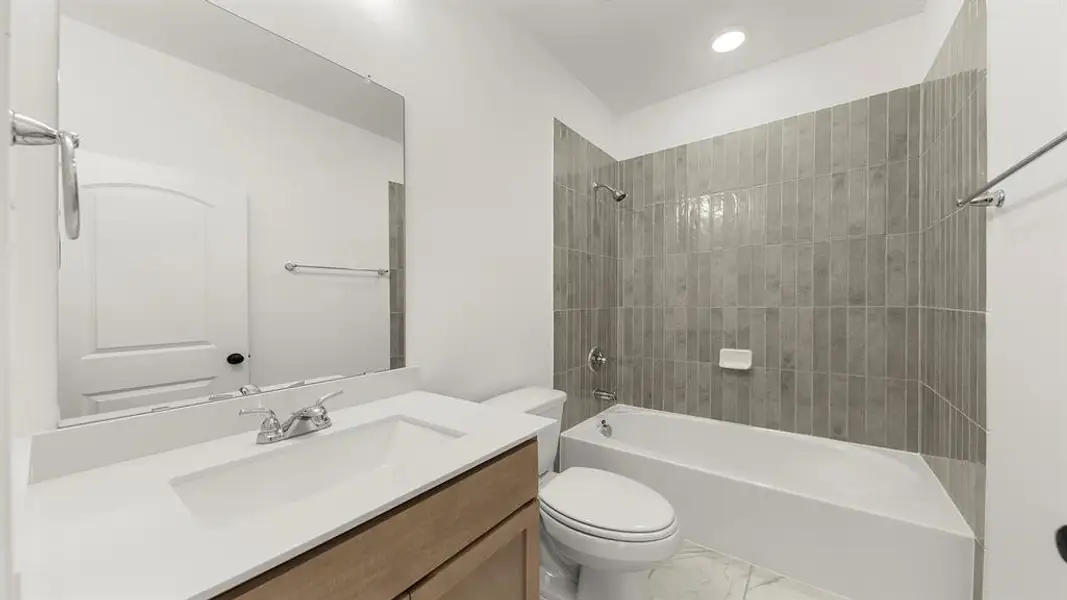 04. 2419 Liberty - 2ND Bath