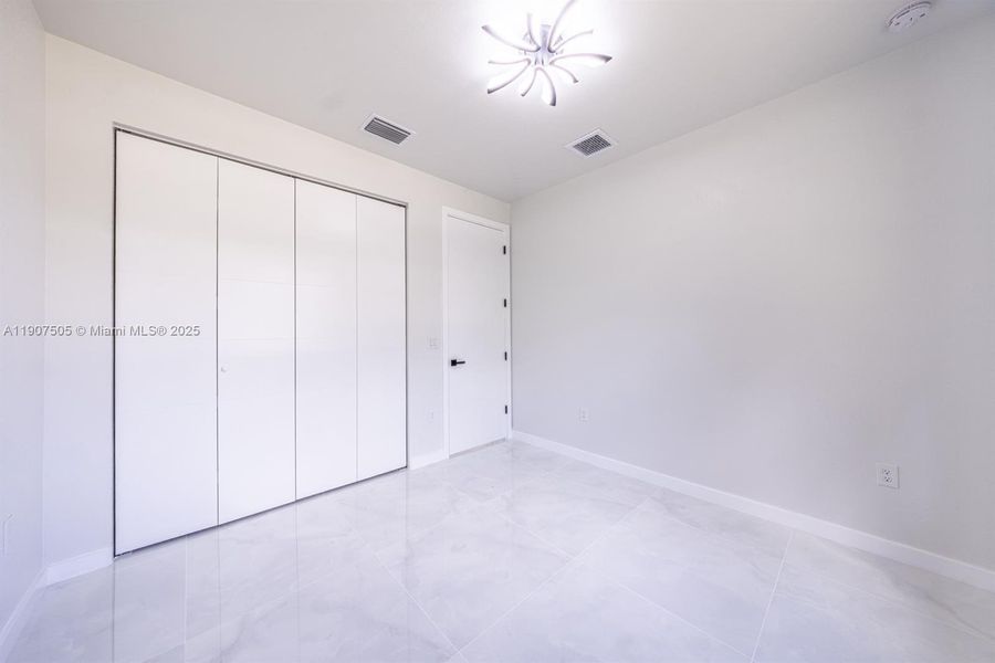 Spacious, unfurnished interior of a new home in , Lehigh Acres (Image 21).
