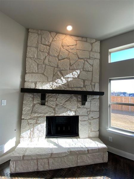 Stone GAS fireplace has raised hearth and cedar mantle. You can burn wood or gas logs. Stone GAS fireplace has raised hearth and cedar mantle. You can burn wood or gas logs.