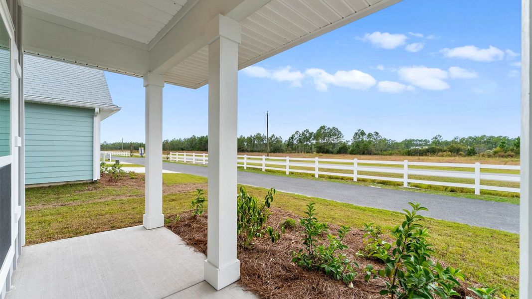 Exterior details and patio area of a home in Buffer Farms, Port Saint Joe (Image 3).