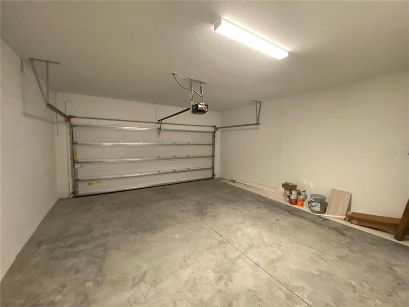 Spacious, unfurnished interior of a new home in Park View at the Hills, Minneola (Image 9).