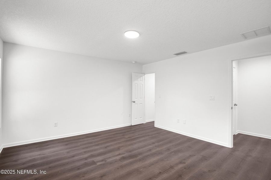 Spacious, unfurnished interior of a new home in , Palatka (Image 24).