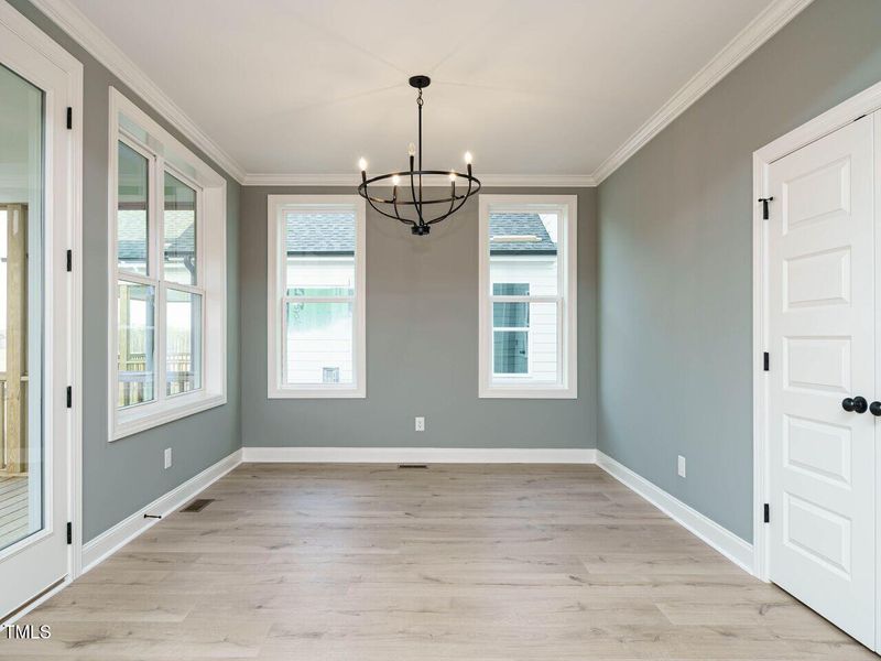 011-1280x960-dining-room