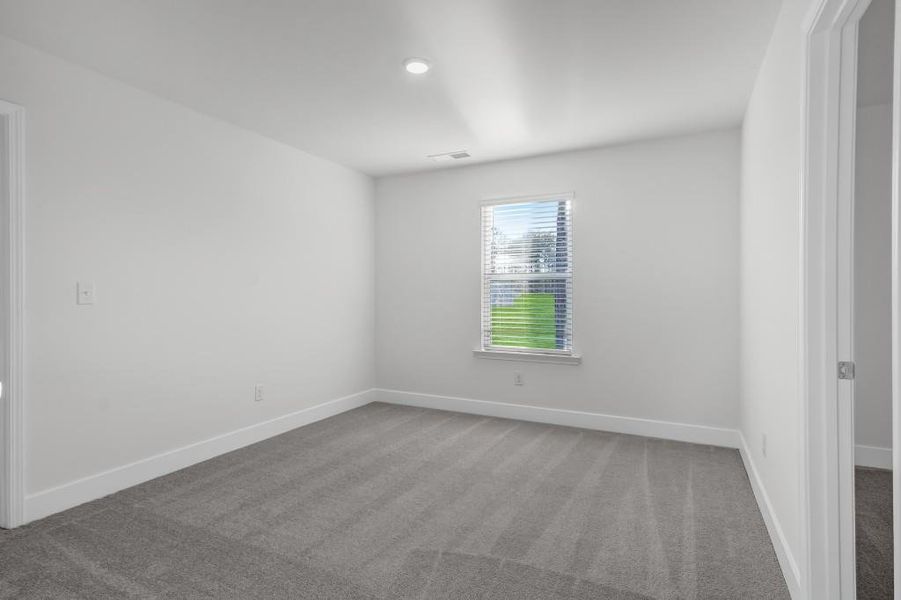 Spacious, unfurnished interior of a new home in Shadow Creek, Jackson (Image 25).