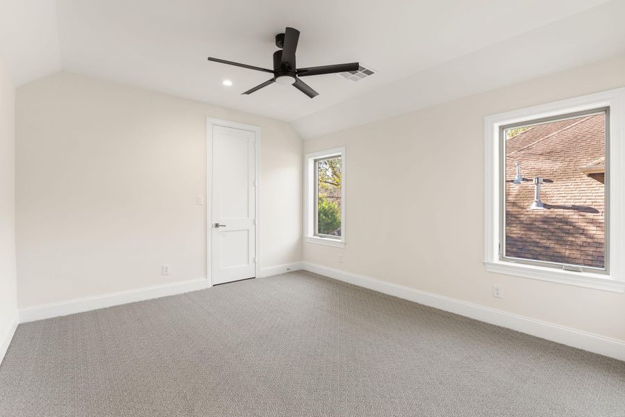 Spacious, unfurnished interior of a new home in , Houston (Image 48).