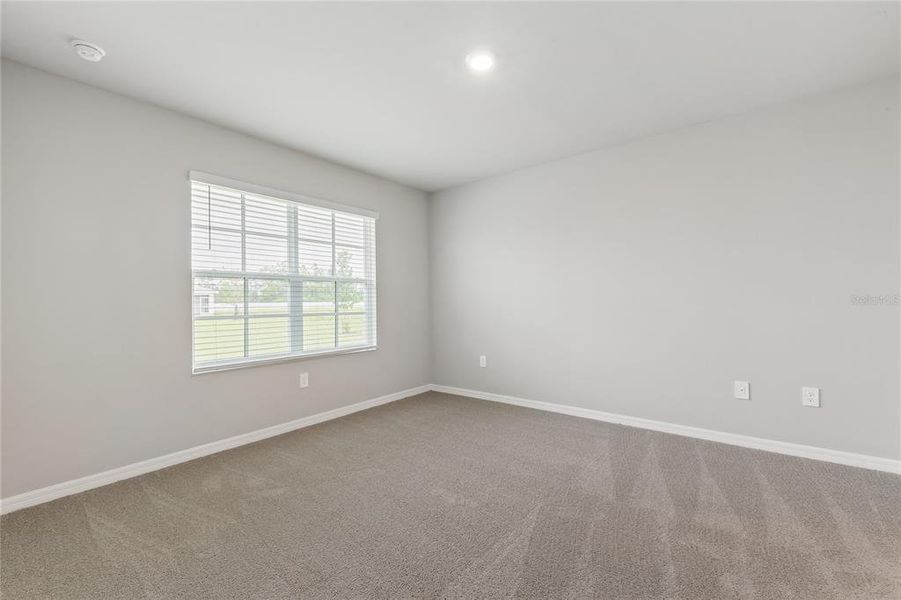Spacious, unfurnished interior of a new home in Heritage Lake Park, Punta Gorda (Image 16).