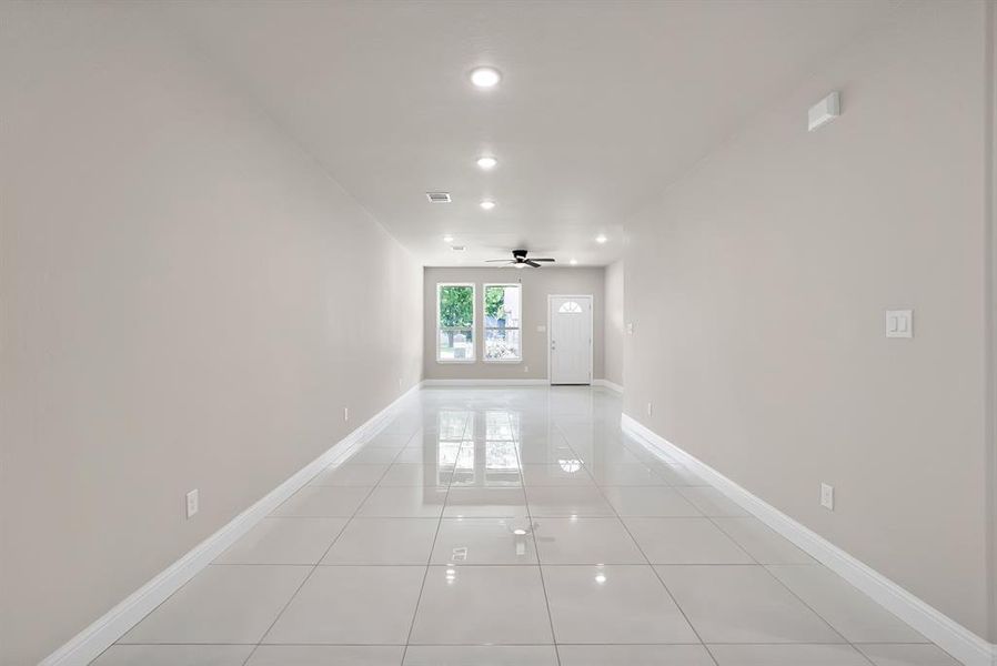 Spacious, unfurnished interior of a new home in , Cleburne (Image 26).