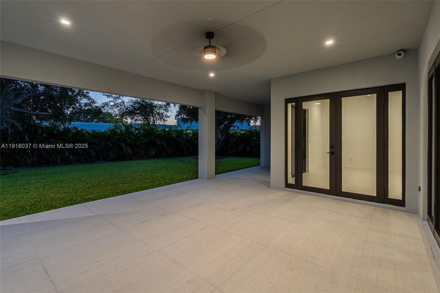 Exterior details and patio area of a home in , Cutler Bay (Image 3).