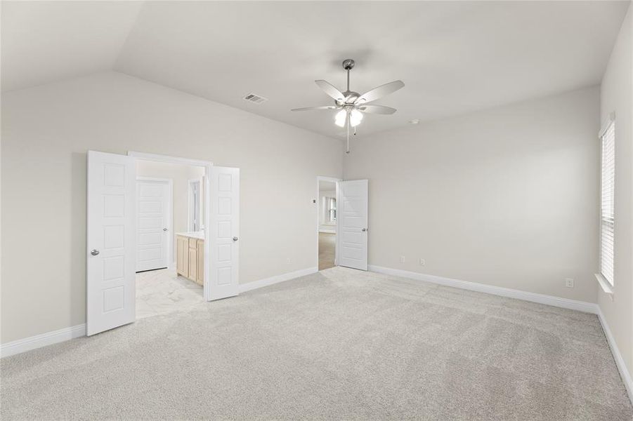 Spacious, unfurnished interior of a new home in Mercer Meadows, Royse City (Image 25). Spacious, unfurnished interior of a new home in Mercer Meadows, Royse City (Image 25).