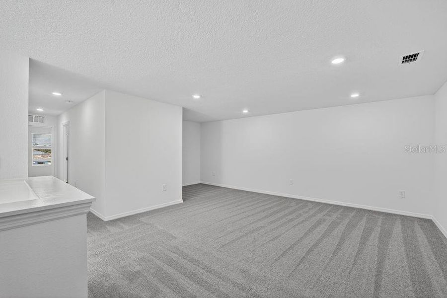 Spacious, unfurnished interior of a new home in Palm Wind, Hudson (Image 26).