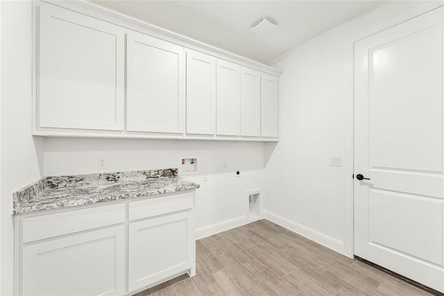 Furnished interior view inside a new home in Glenbrook, Red Oak (Image 6).