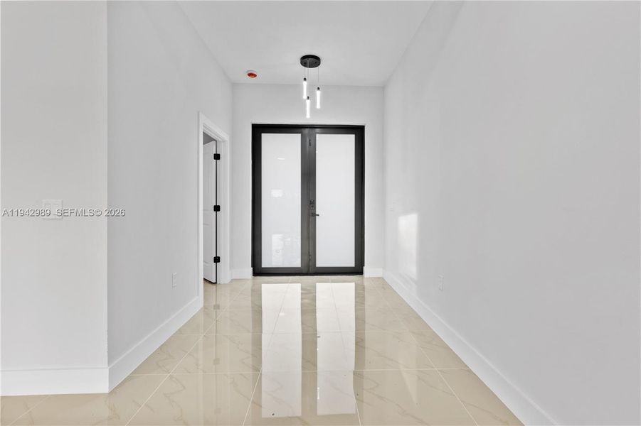 Spacious, unfurnished interior of a new home in , Lehigh Acres (Image 22).