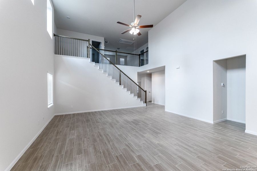 Spacious, unfurnished interior of a new home in Hunter's Ranch, San Antonio (Image 13).