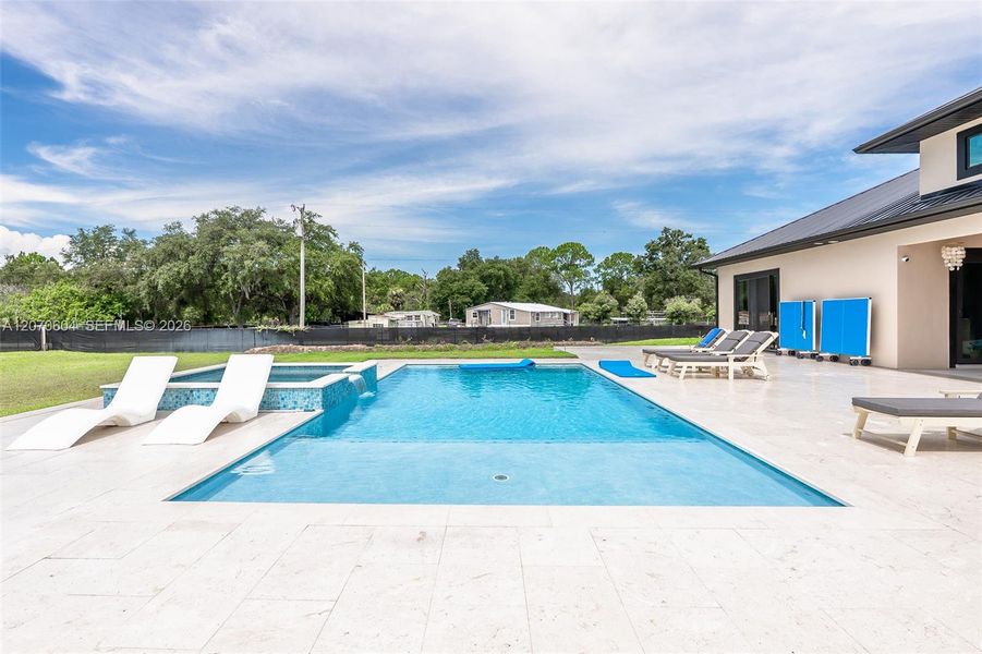 Exterior details and patio area of a home in , Clewiston (Image 22).