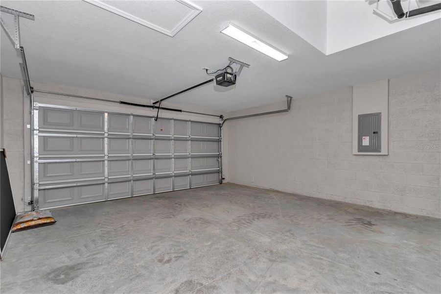 Spacious, unfurnished interior of a new home in , Ocala (Image 21).