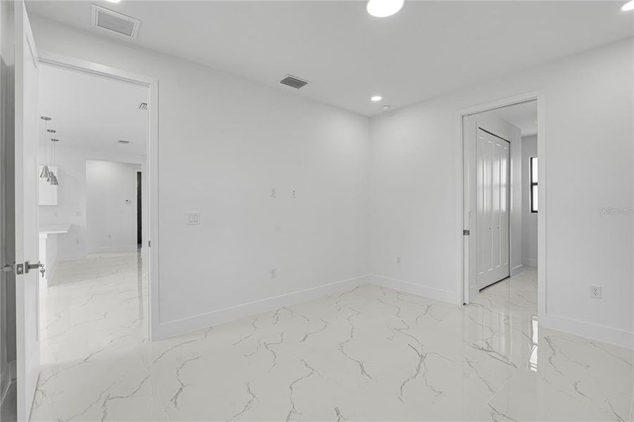 Spacious, unfurnished interior of a new home in , Rotonda West (Image 24).