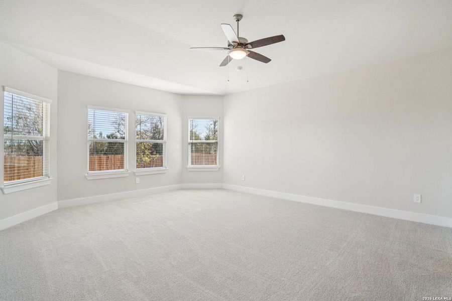 Spacious, unfurnished interior of a new home in Carmel Ranch, Schertz (Image 39).