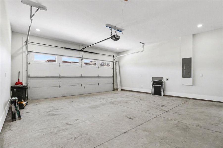 Spacious, unfurnished interior of a new home in , Lawrenceville (Image 38).