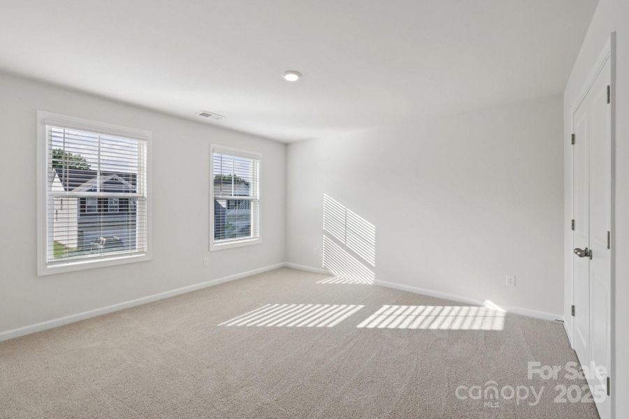 Spacious, unfurnished interior of a new home in Blackstone Bay Townhomes, Sherrills Ford (Image 21).
