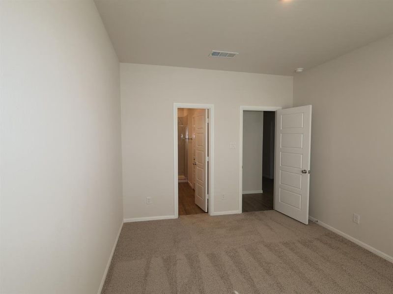 Spacious, unfurnished interior of a new home in The Preserve, Justin (Image 23).